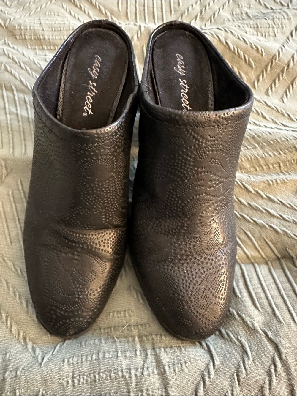 easy street Black Textured Slip-On Mule Clogs